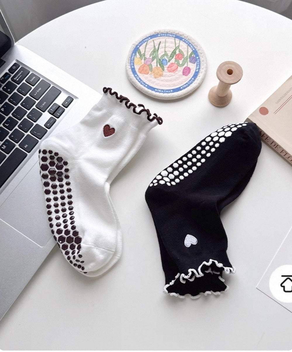 Sweetheart Ruffle-Edge Socks: Valentine’s Special Edition Limited stocks